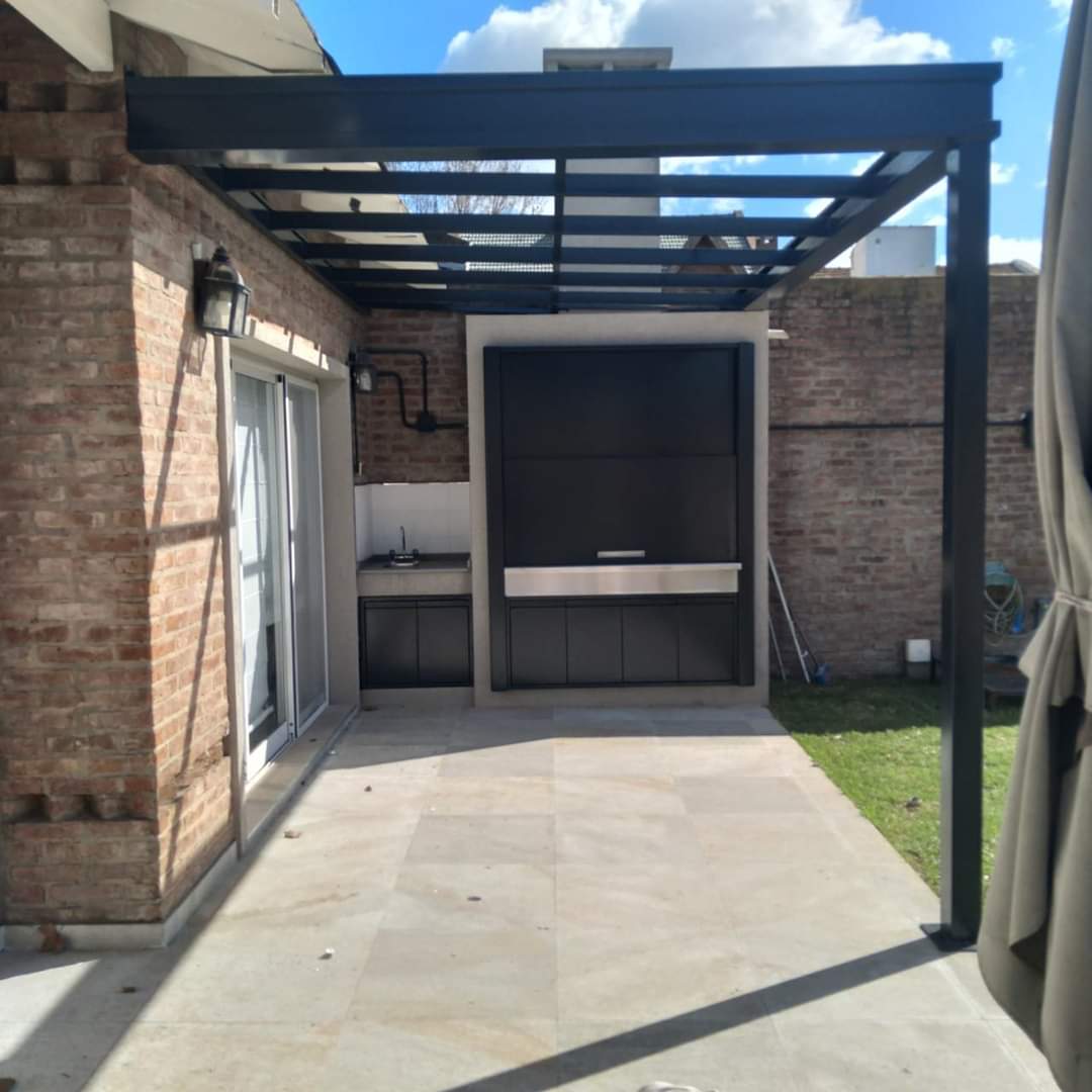Pérgola de diseño minimalista para espacio exterior